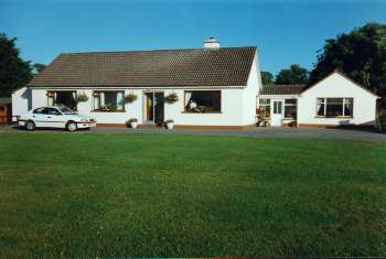 Shalom B&B, 
Ballyduvane, 
Clonakility, 
Co. Cork,
Irlande
