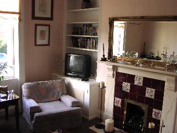 Colette Carter B&B,
32 Annesley Park,
Ranelagh,
Dublin 6,
Irland