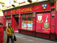 Fennessy's Hotel, 
Gladstone Street, 
Clonmel, 
Co. Tipperary,
Irlanda.
  