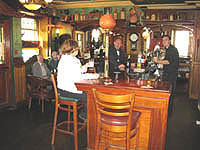 Fennessy's Hotel, 
Gladstone Street, 
Clonmel, 
Co. Tipperary,
Irlanda.
  