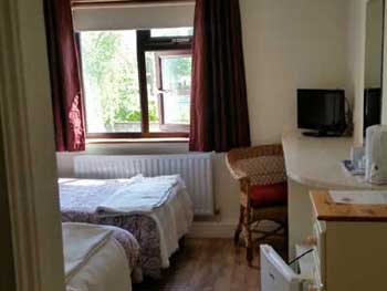 Nagles B&B & Bar, 
Kilsheelan, 
Clonmel, 
Co. Tipperary,
Irland