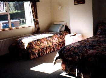 Carrickabraghey House B&B, 
Shore Road, 
Ballyliffin, 
Clonmany, 
Co. Donegal,
Irlanda