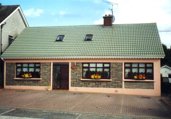 Krakow Bed & Breakfast,
190 Ard Easmuinn,
Dundalk,
Co. Louth, 
Irlanda