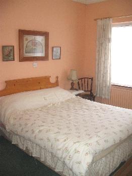 Benuala B&B,
Marlfield Road,
Clonmel,
Co.  Tipperary, 
Irlanda.